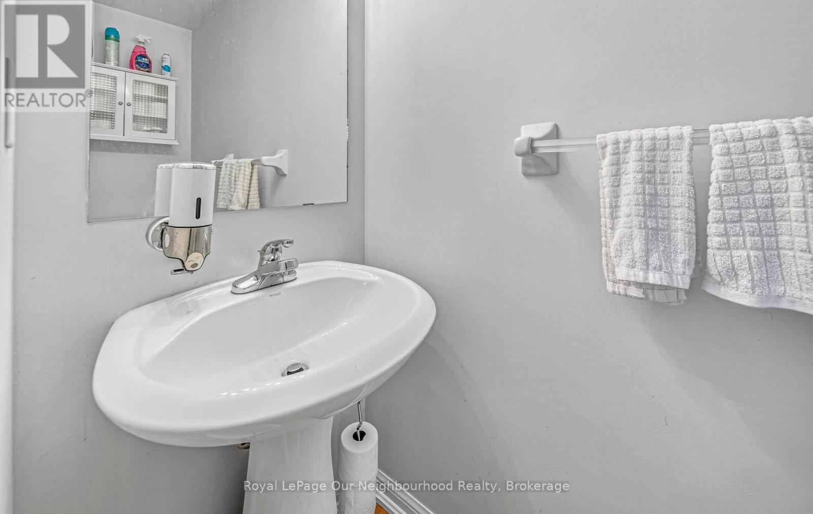 1581 Sarasota Crescent, Oshawa, Ontario  L1G 8G1 - Photo 4 - E13040820