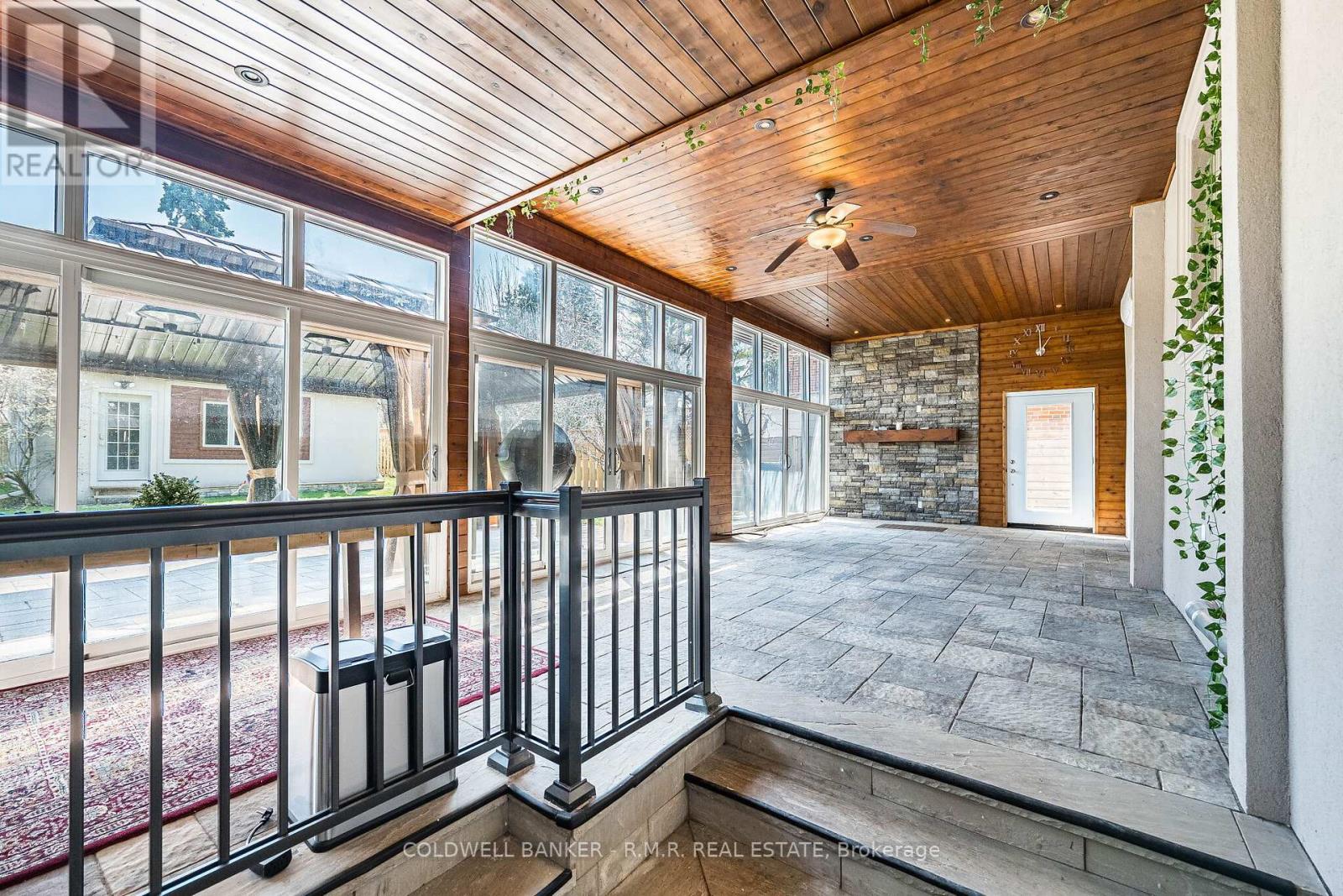 17 Lockheed Boulevard, Toronto, Ontario  M9P 2H5 - Photo 6 - W13040794