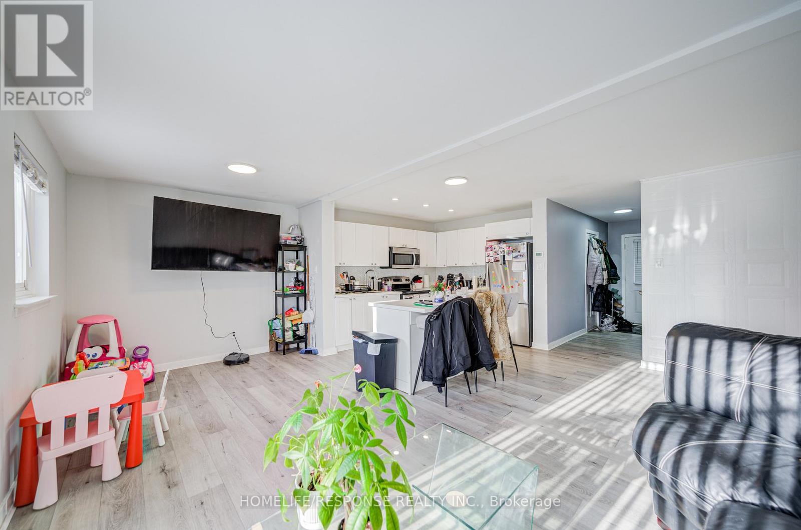 7 - 93 Hansen Road N, Brampton, Ontario  L6V 3C8 - Photo 15 - W12740602