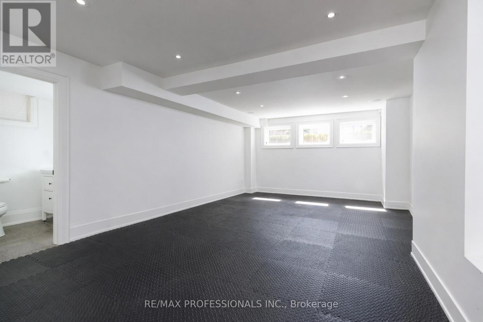 9 Bernice Avenue, Toronto, Ontario  M8Y 1Z5 - Photo 38 - W13003874