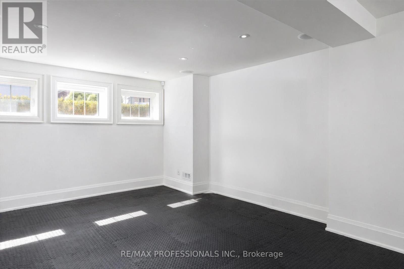 9 Bernice Avenue, Toronto, Ontario  M8Y 1Z5 - Photo 37 - W13003874