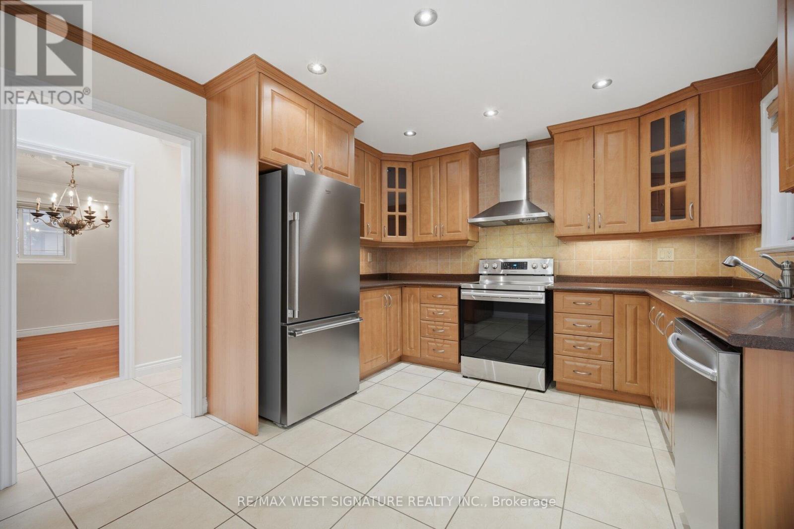 36 Windsor Road, Toronto, Ontario  M9R 3G4 - Photo 6 - W13005498