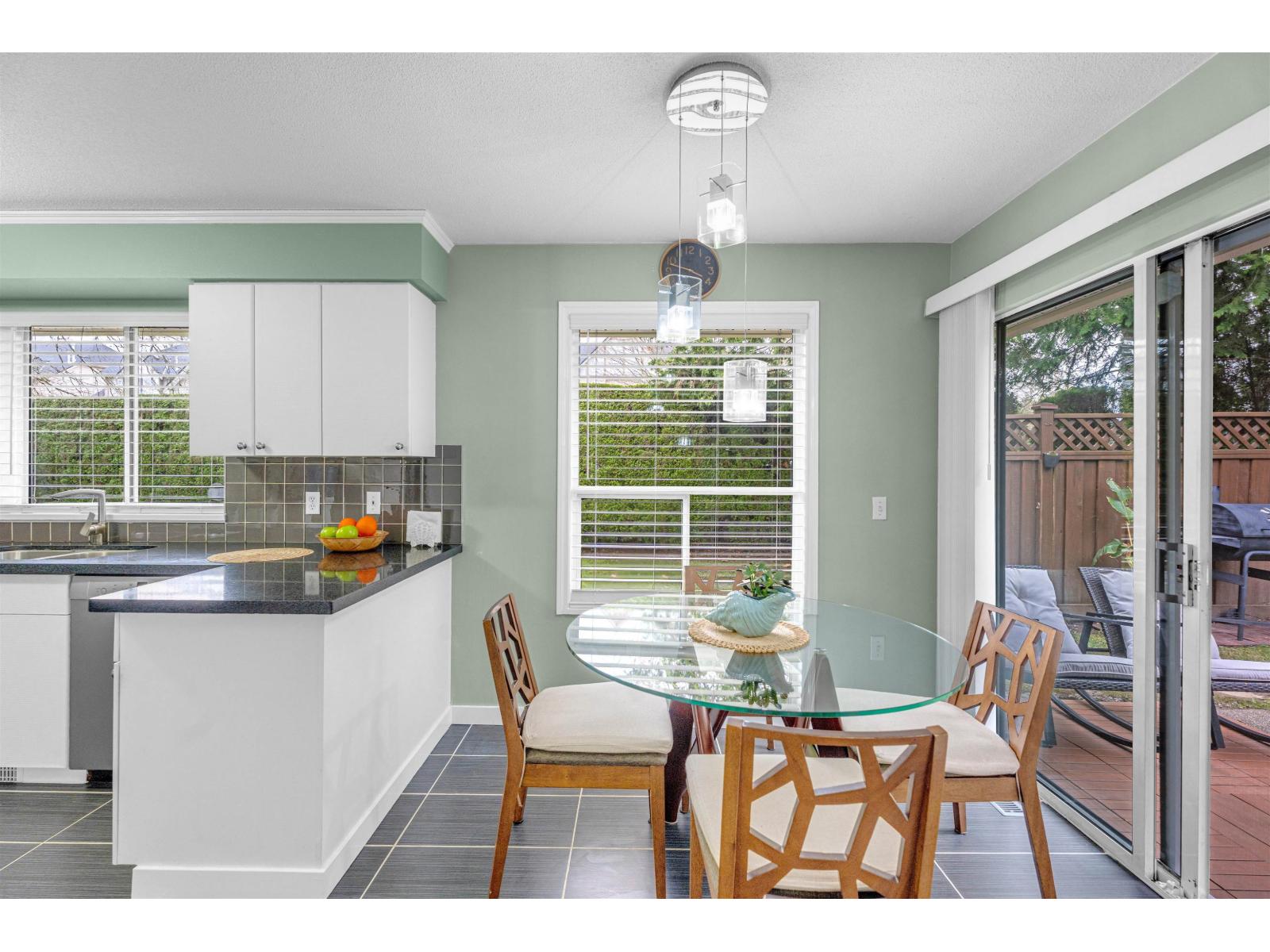 28 10130 155 Street, Surrey, British Columbia  V3R 0R6 - Photo 2 - R3115258