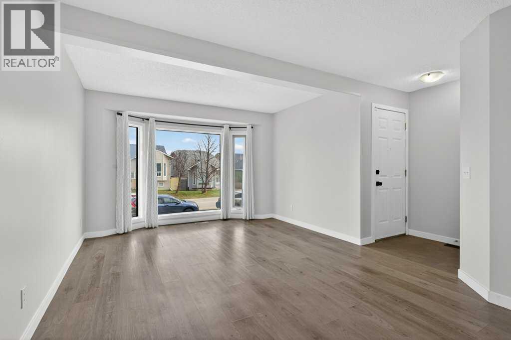 35 Martinview Crescent Ne, Calgary, Alberta  T3J 2S2 - Photo 2 - A2304500