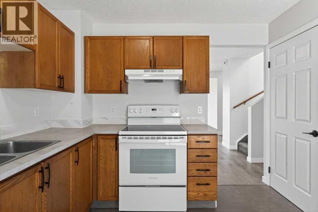 35 Martinview Crescent Ne, Calgary, Alberta  T3J 2S2 - Photo 12 - A2304500