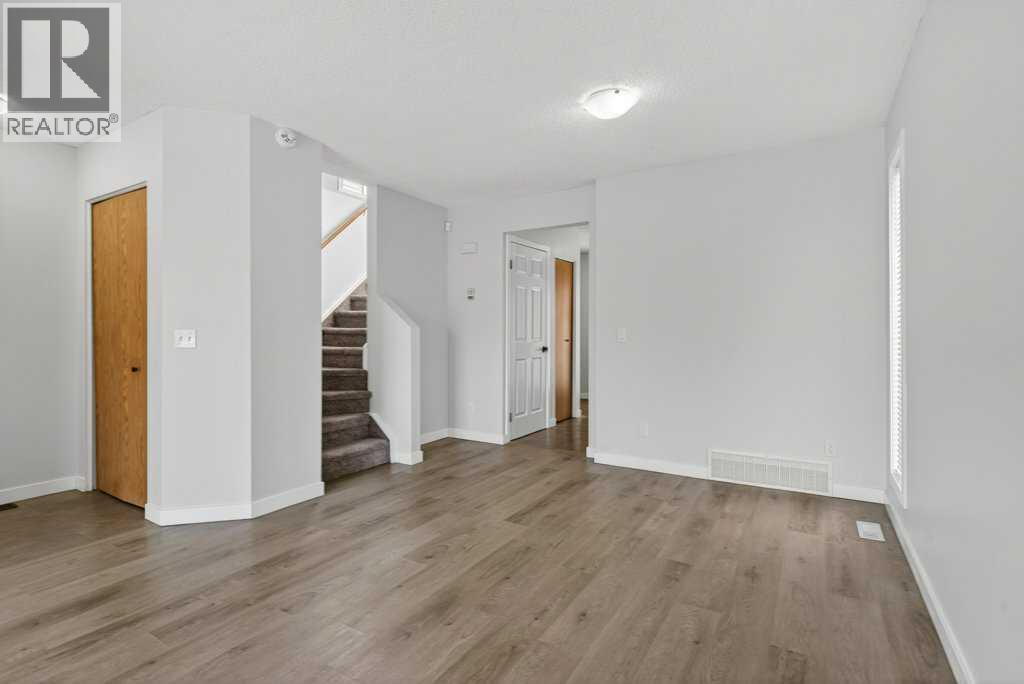 35 Martinview Crescent Ne, Calgary, Alberta  T3J 2S2 - Photo 8 - A2304500