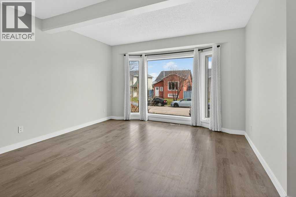 35 Martinview Crescent Ne, Calgary, Alberta  T3J 2S2 - Photo 4 - A2304500