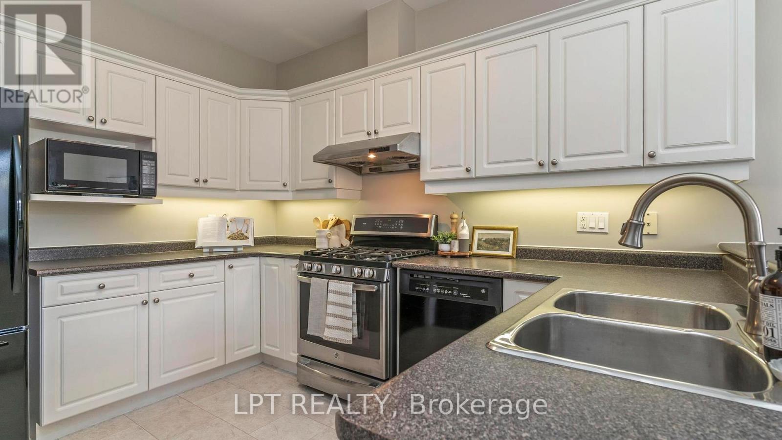 8 - 21 St Johns Drive, Middlesex Centre, Ontario  N0M 1C0 - Photo 12 - X13040836