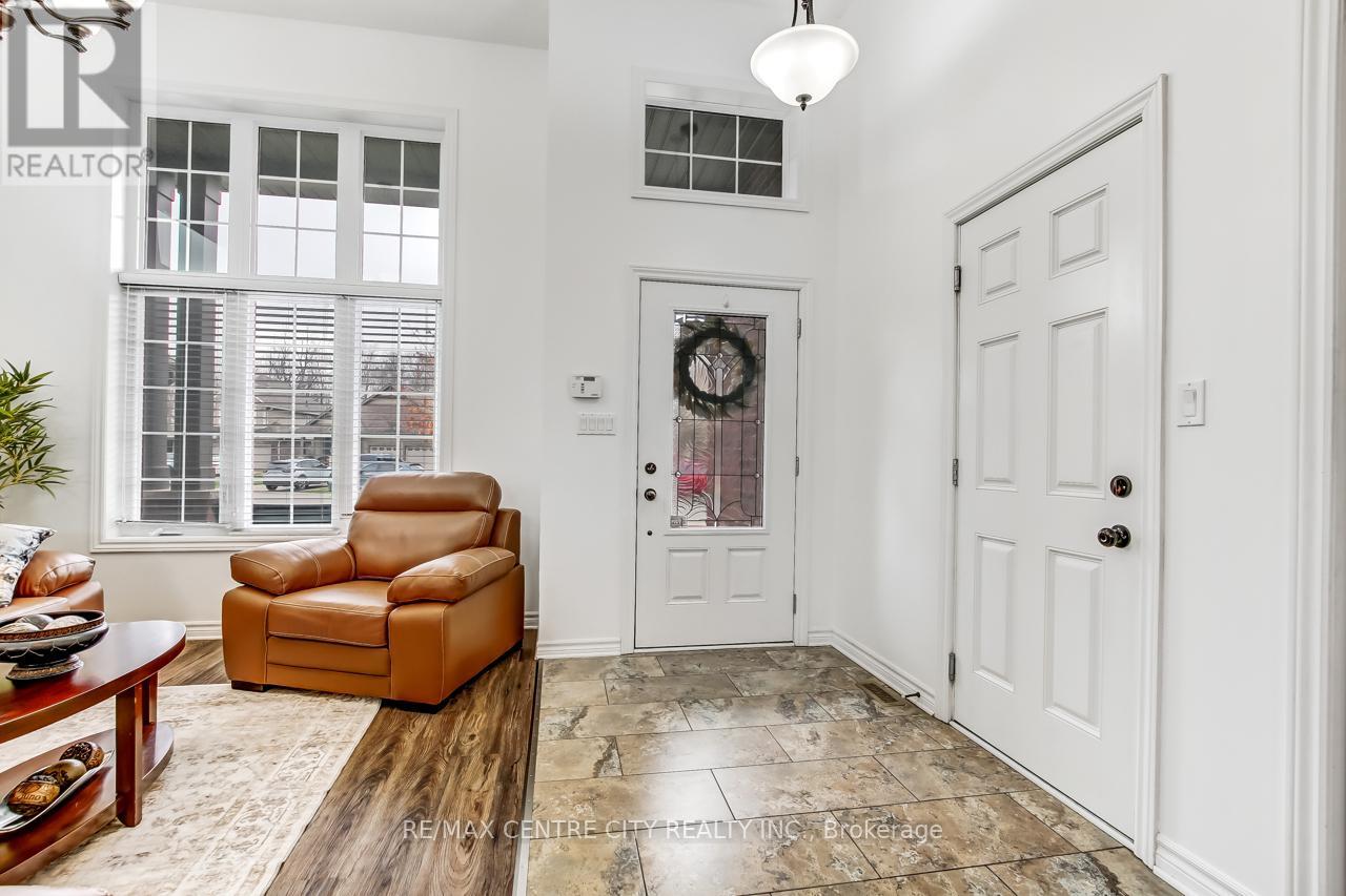 10 Cider Mill Lane, St. Thomas, Ontario  N5R 0C1 - Photo 3 - X13040958