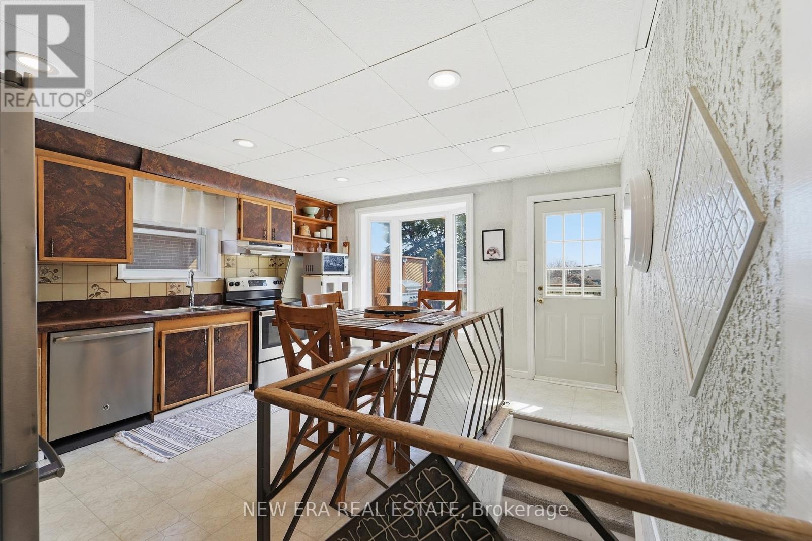 1451 Bala Drive, Oshawa, Ontario  L1J 3T6 - Photo 9 - E13034378