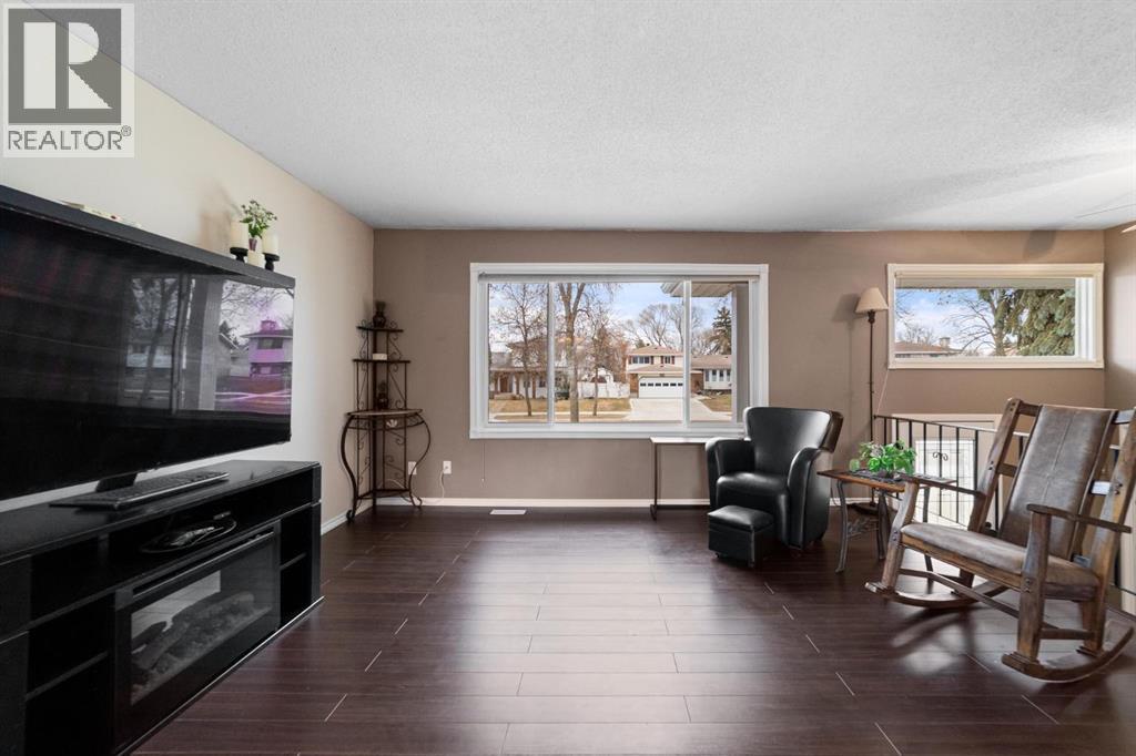 5722 Marler Drive, Camrose, Alberta  T4V 2S8 - Photo 3 - A2303550