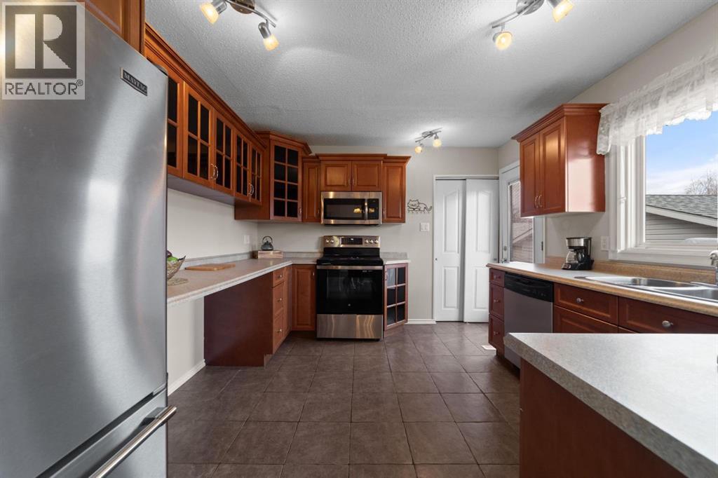 5722 Marler Drive, Camrose, Alberta  T4V 2S8 - Photo 6 - A2303550