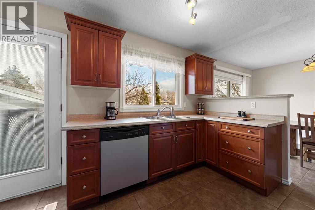 5722 Marler Drive, Camrose, Alberta  T4V 2S8 - Photo 8 - A2303550