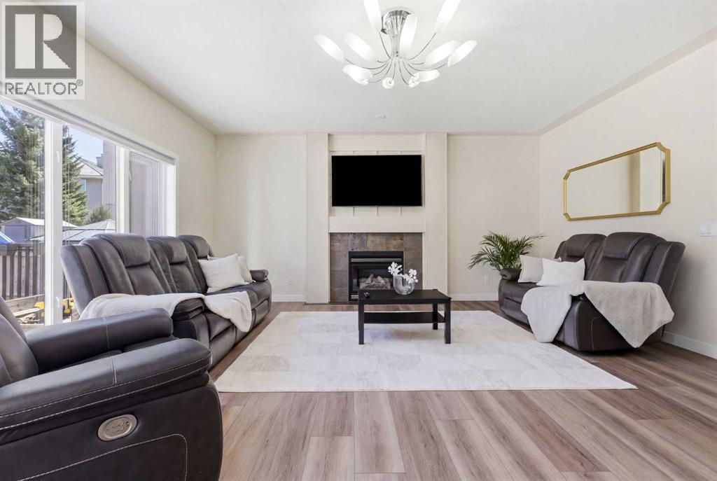 18 Royal Crest Way Nw, Calgary, Alberta  T3G 4M8 - Photo 10 - A2304459