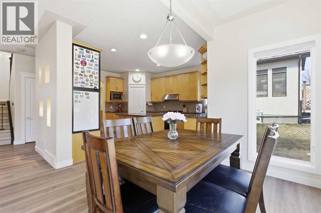 18 Royal Crest Way Nw, Calgary, Alberta  T3G 4M8 - Photo 15 - A2304459