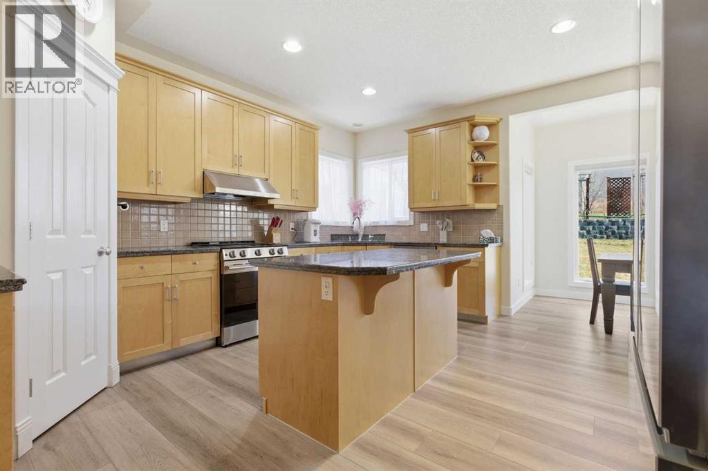 18 Royal Crest Way Nw, Calgary, Alberta  T3G 4M8 - Photo 17 - A2304459