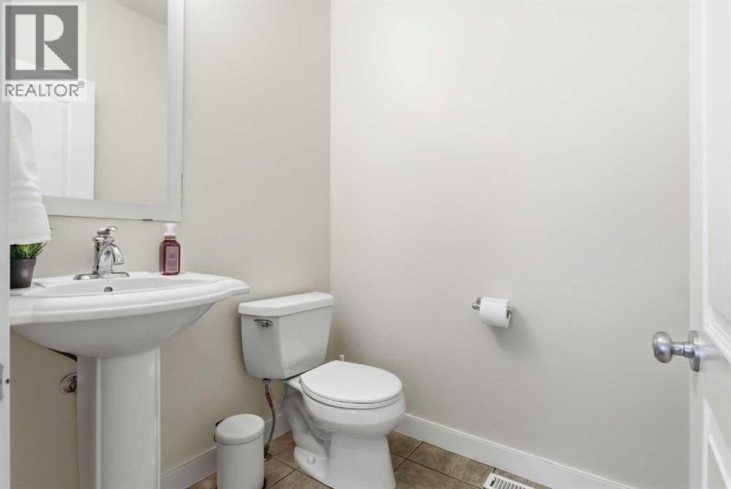 18 Royal Crest Way Nw, Calgary, Alberta  T3G 4M8 - Photo 22 - A2304459