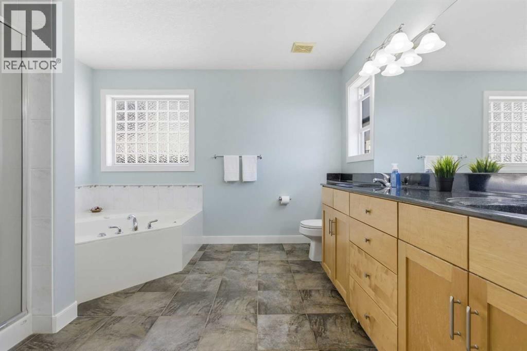 18 Royal Crest Way Nw, Calgary, Alberta  T3G 4M8 - Photo 31 - A2304459