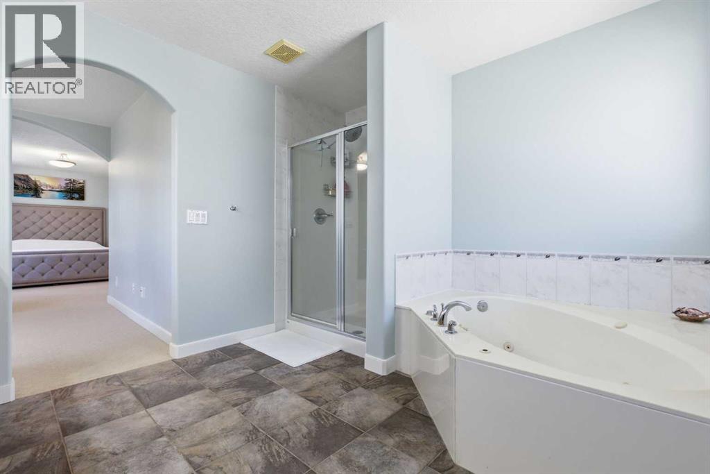 18 Royal Crest Way Nw, Calgary, Alberta  T3G 4M8 - Photo 32 - A2304459