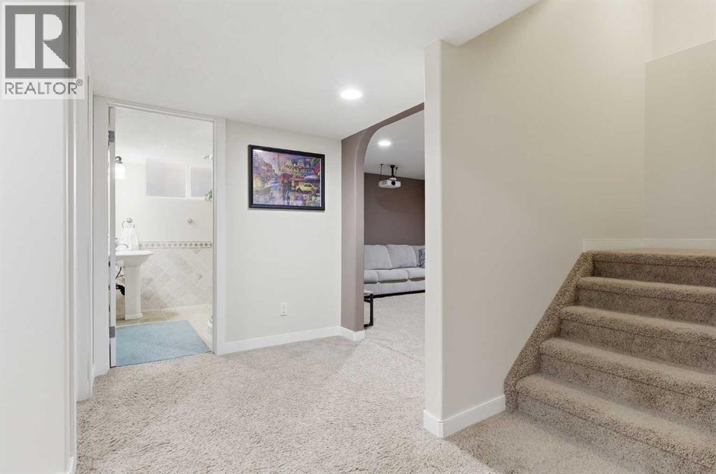 18 Royal Crest Way Nw, Calgary, Alberta  T3G 4M8 - Photo 38 - A2304459