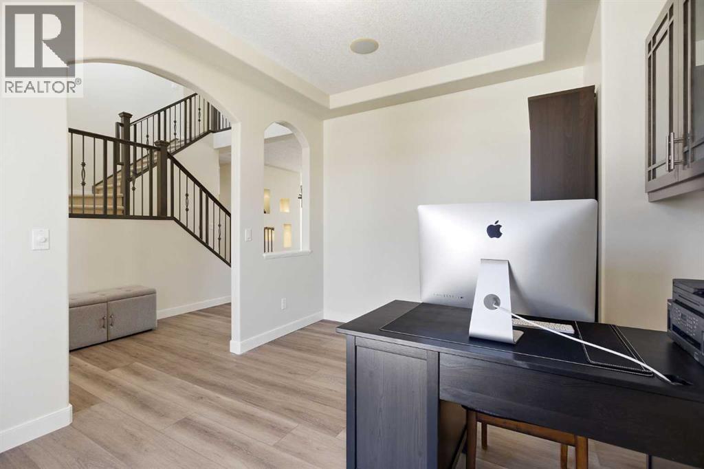 18 Royal Crest Way Nw, Calgary, Alberta  T3G 4M8 - Photo 8 - A2304459