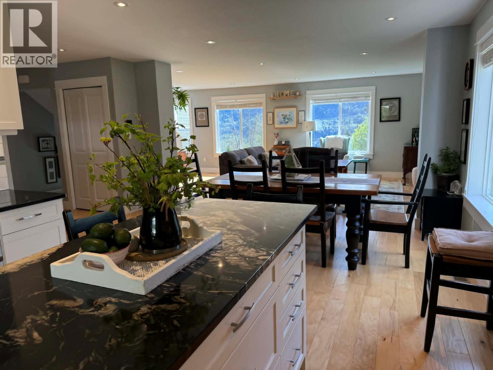 3583 14th Avenue, Castlegar, British Columbia  V1N 4J2 - Photo 20 - 10379202