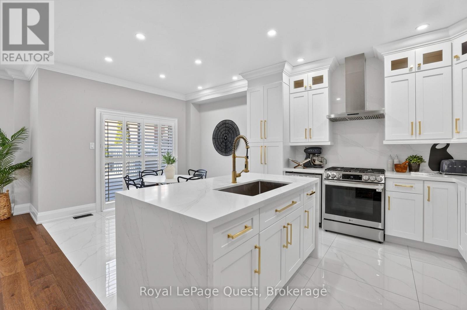 153 Woodbury Crescent, Newmarket, Ontario  L3X 2S5 - Photo 7 - N13040686