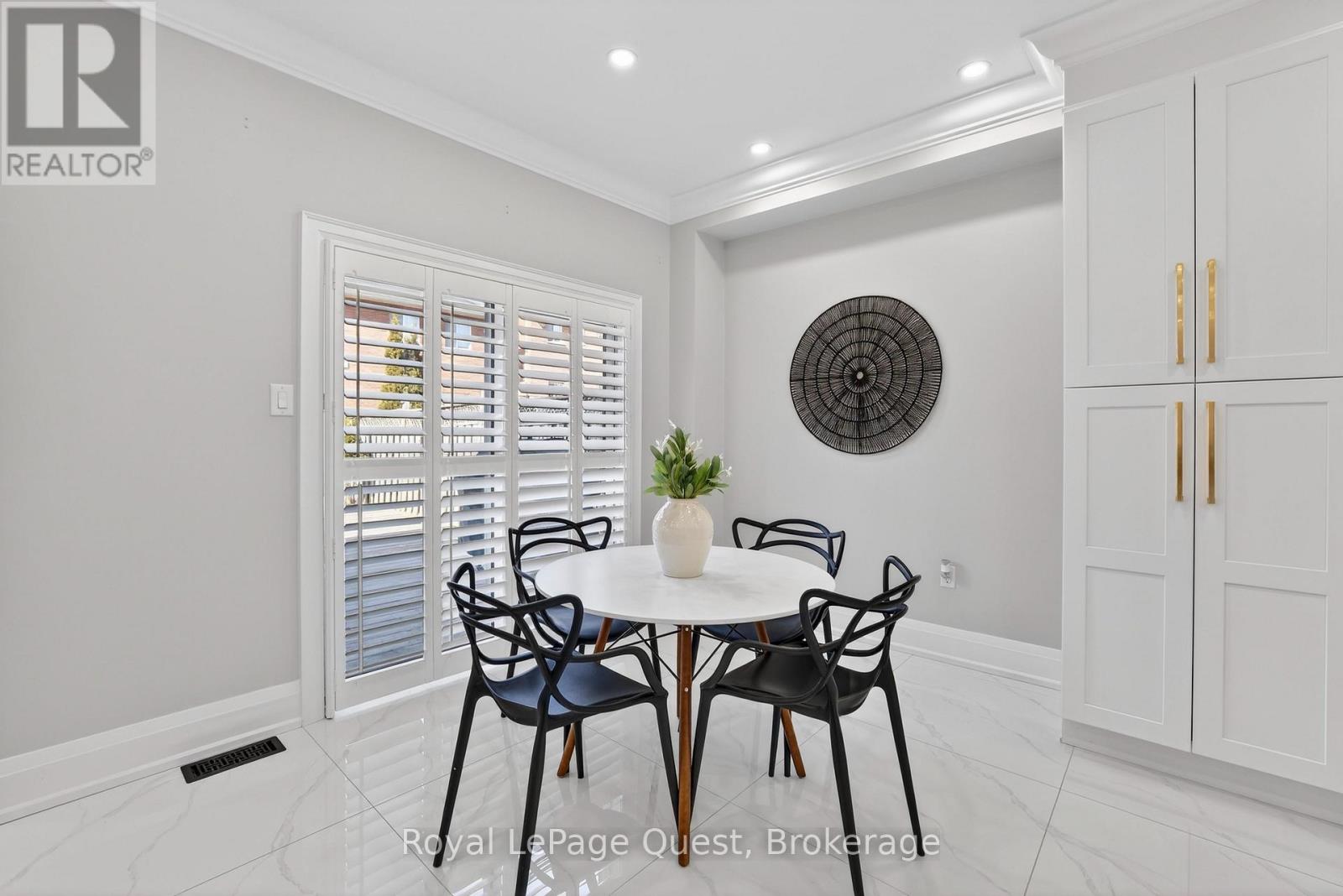 153 Woodbury Crescent, Newmarket, Ontario  L3X 2S5 - Photo 8 - N13040686