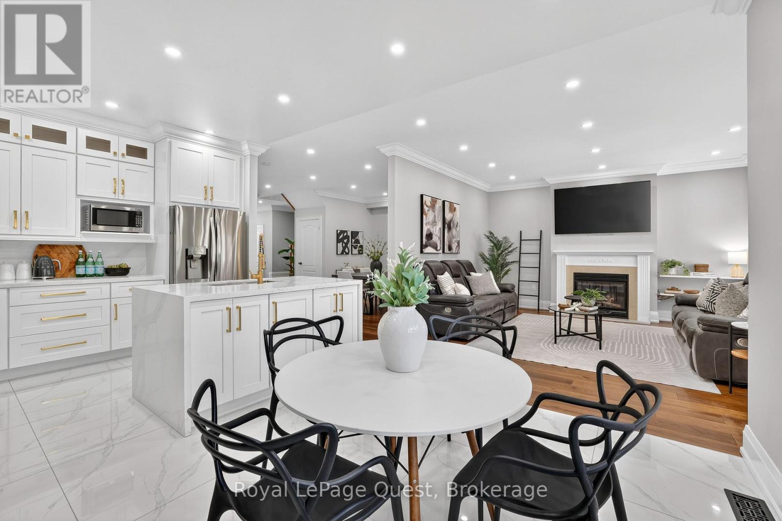 153 Woodbury Crescent, Newmarket, Ontario  L3X 2S5 - Photo 9 - N13040686