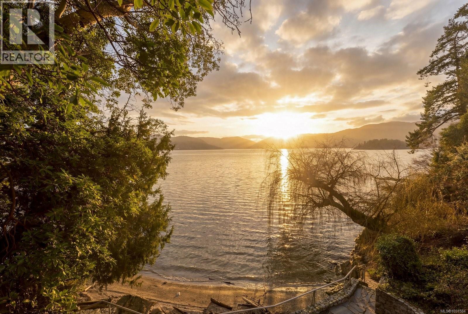 643 Senanus Dr, Central Saanich, British Columbia  V8M 1S6 - Photo 9 - 1031584