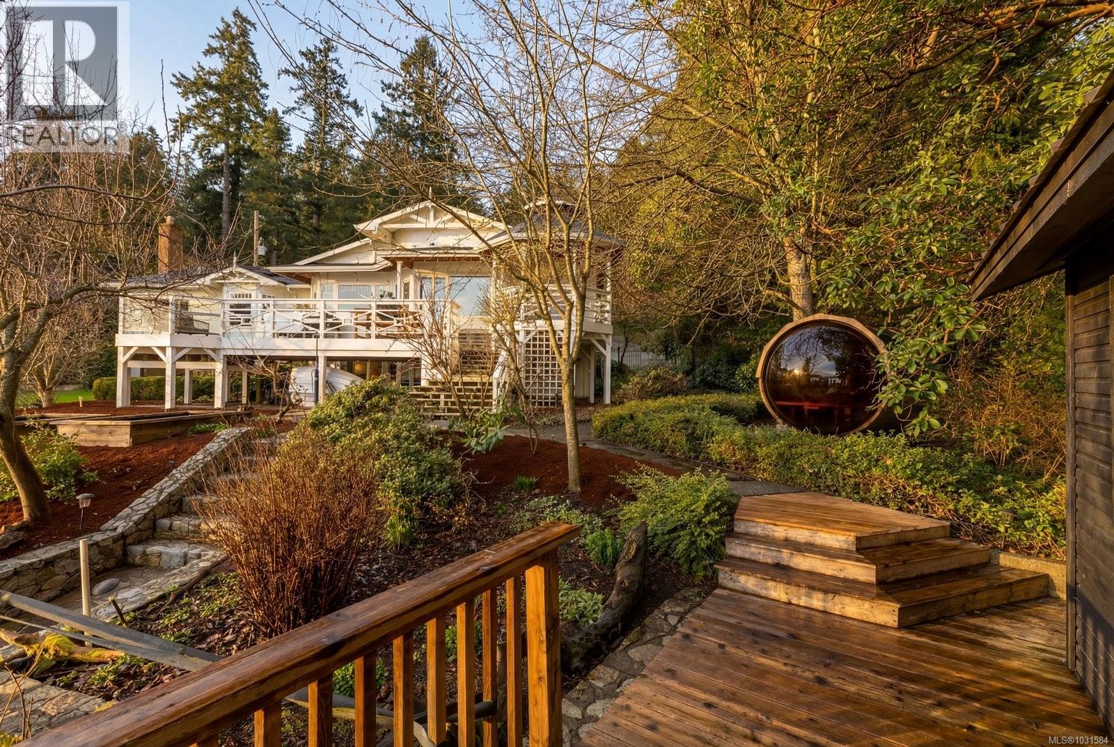 643 Senanus Dr, Central Saanich, British Columbia  V8M 1S6 - Photo 63 - 1031584