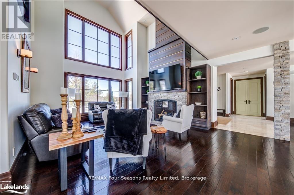 12 Windrose Valley Boulevard, Clearview, Ontario  L9Y 0K2 - Photo 6 - S13041000