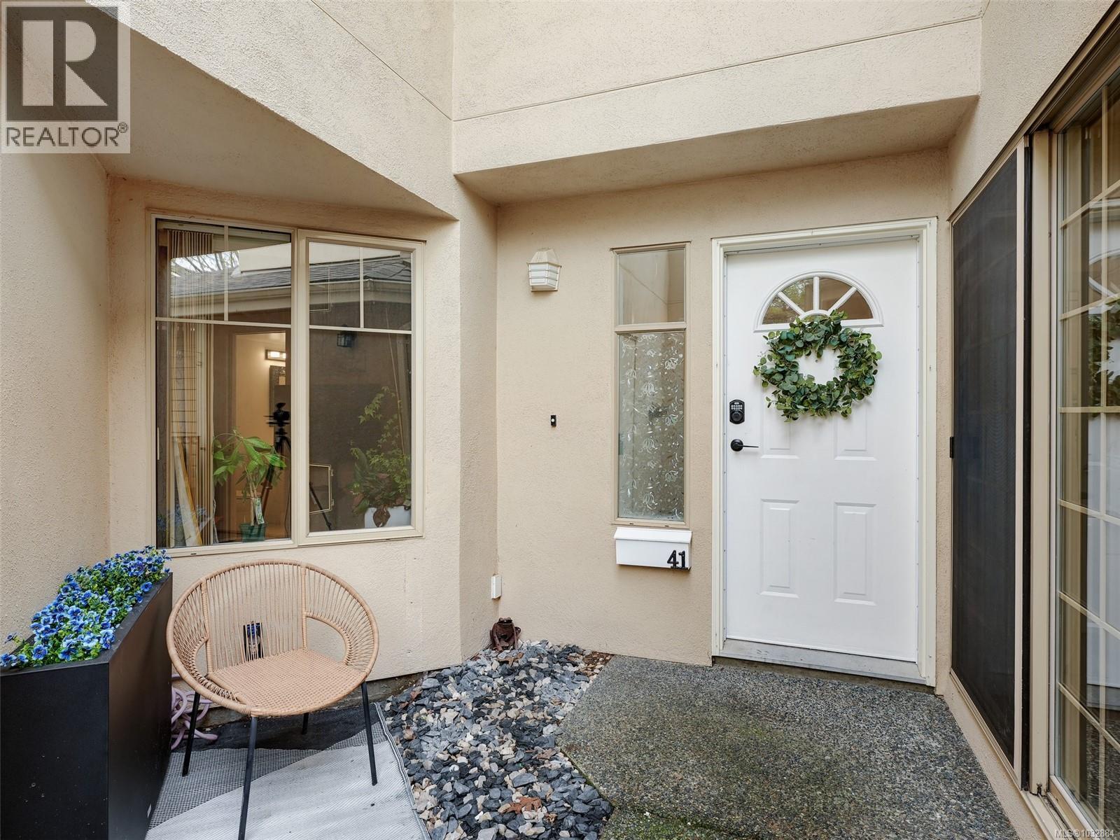 41 909 Admirals Rd, Esquimalt, British Columbia  V9A 2P1 - Photo 2 - 1032884