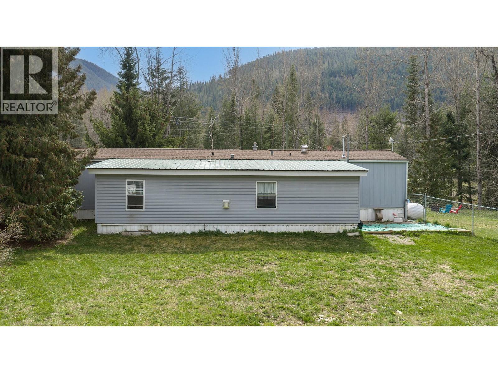 5702 Bertha Avenue, Kitchener, British Columbia  V0B 1W1 - Photo 19 - 10384728