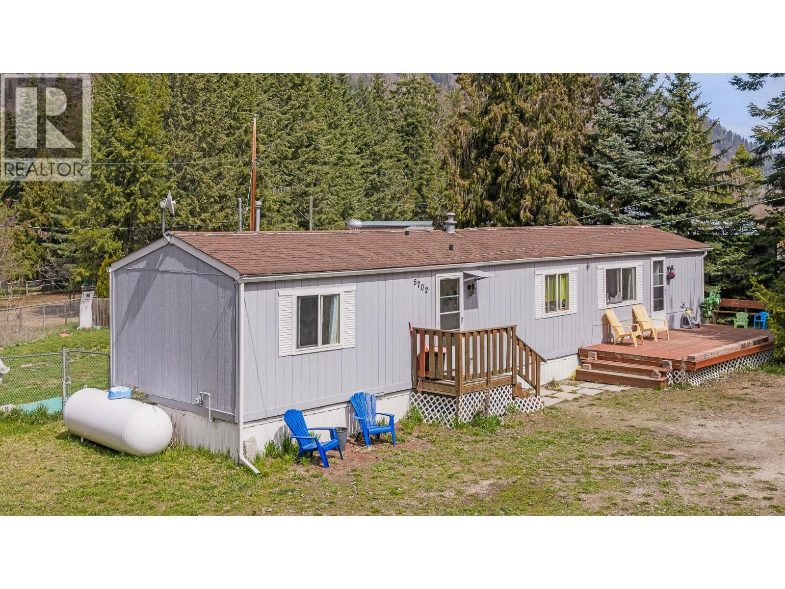 5702 BERTHA Avenue, Kitchener, British Columbia