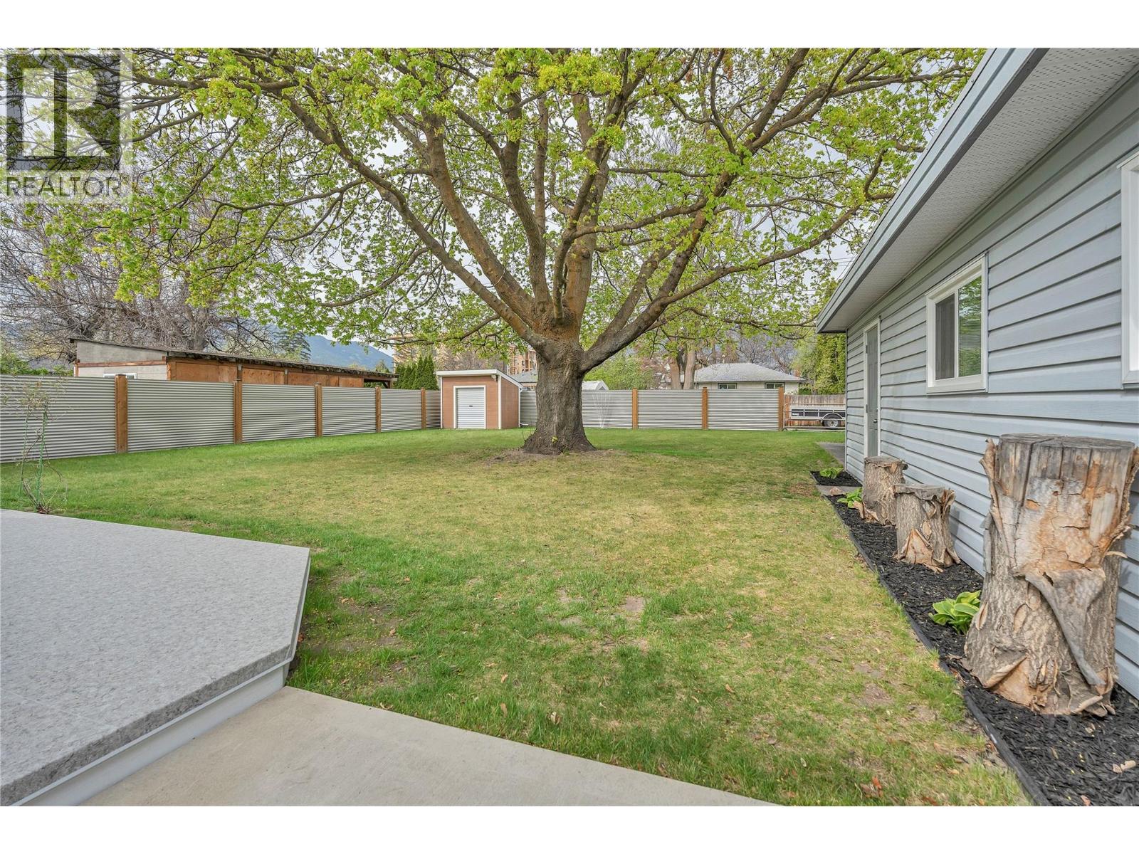 985 Moosejaw Street, Penticton, British Columbia  V2A 5T5 - Photo 2 - 10384774