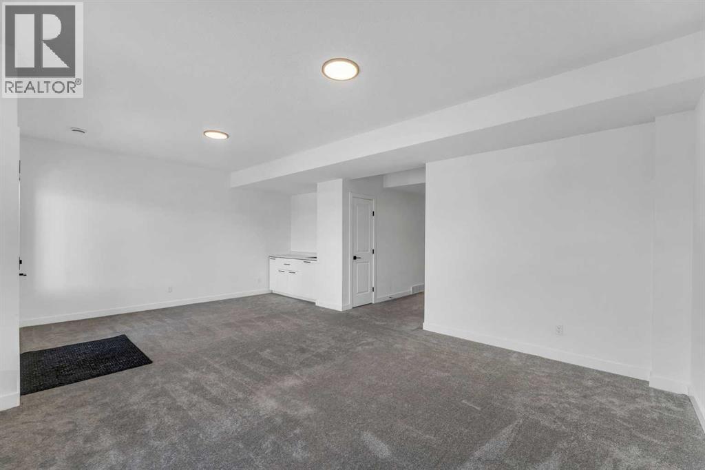 325 Crestmont Drive Sw, Calgary, Alberta  T3B 6G9 - Photo 37 - A2294613