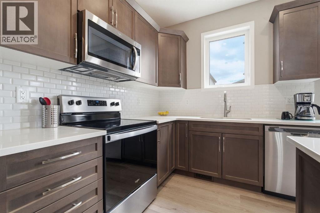 22 Carrington Crescent Nw, Calgary, Alberta  T3P 1N6 - Photo 4 - A2304863