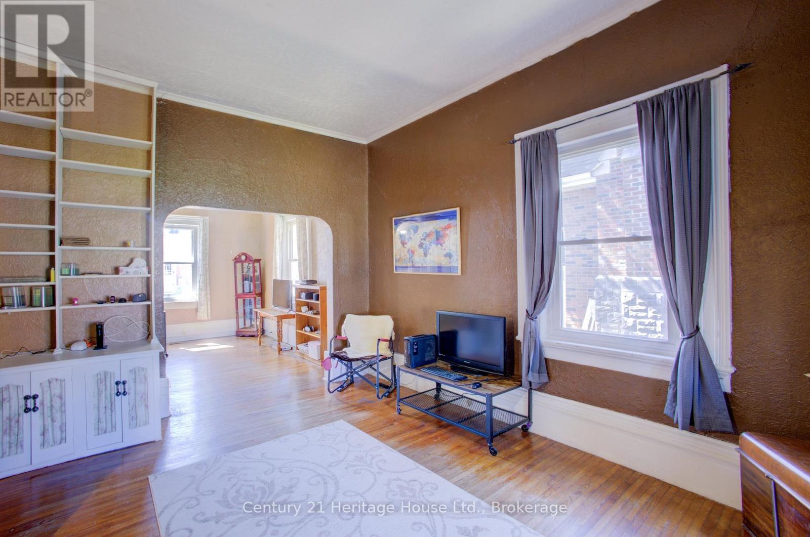 221 Lambton Street E, West Grey, Ontario  N0G 1R0 - Photo 12 - X13040940