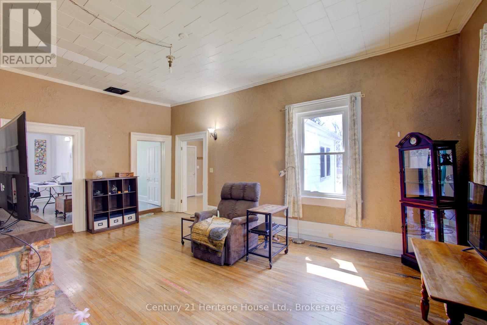 221 Lambton Street E, West Grey, Ontario  N0G 1R0 - Photo 13 - X13040940