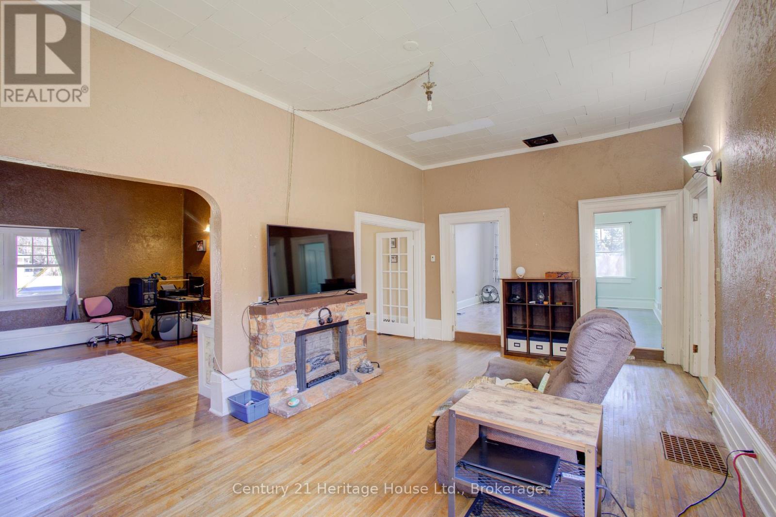 221 Lambton Street E, West Grey, Ontario  N0G 1R0 - Photo 14 - X13040940