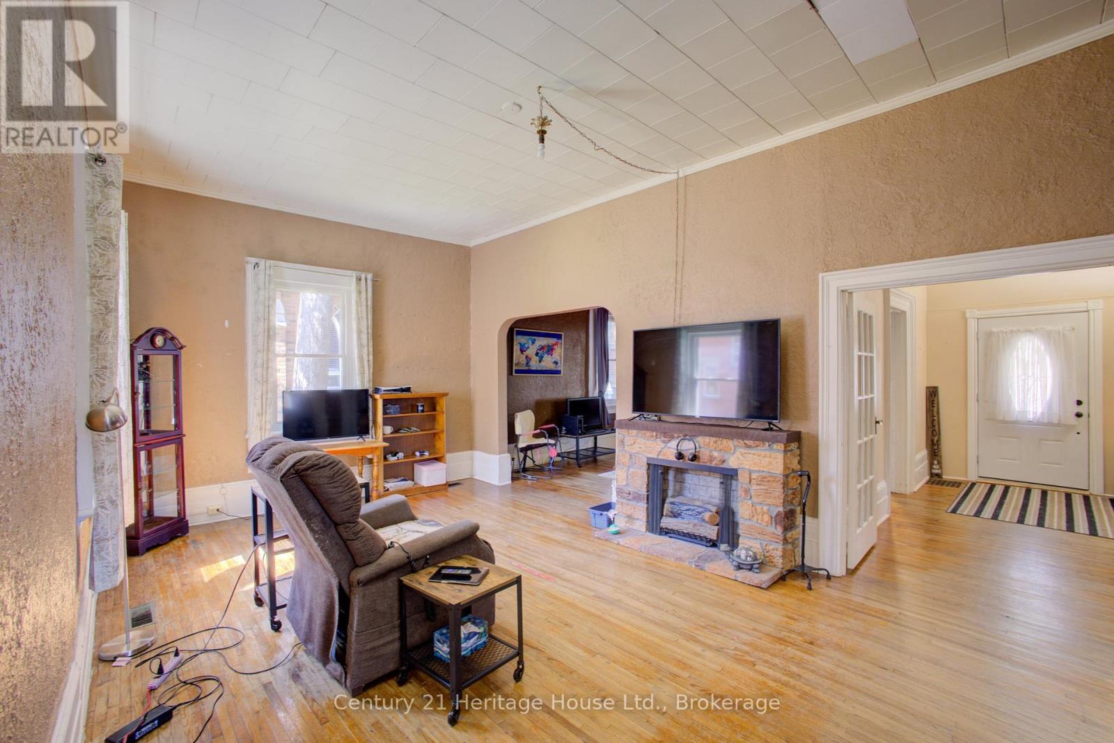 221 Lambton Street E, West Grey, Ontario  N0G 1R0 - Photo 15 - X13040940