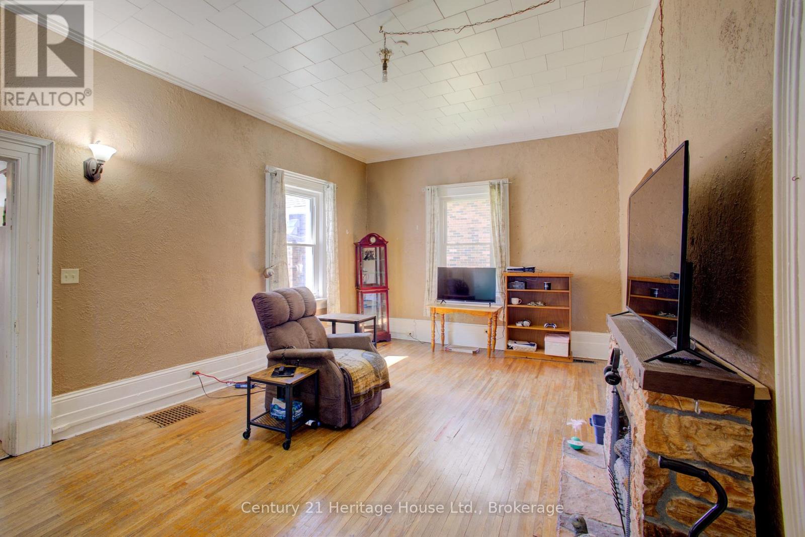 221 Lambton Street E, West Grey, Ontario  N0G 1R0 - Photo 16 - X13040940