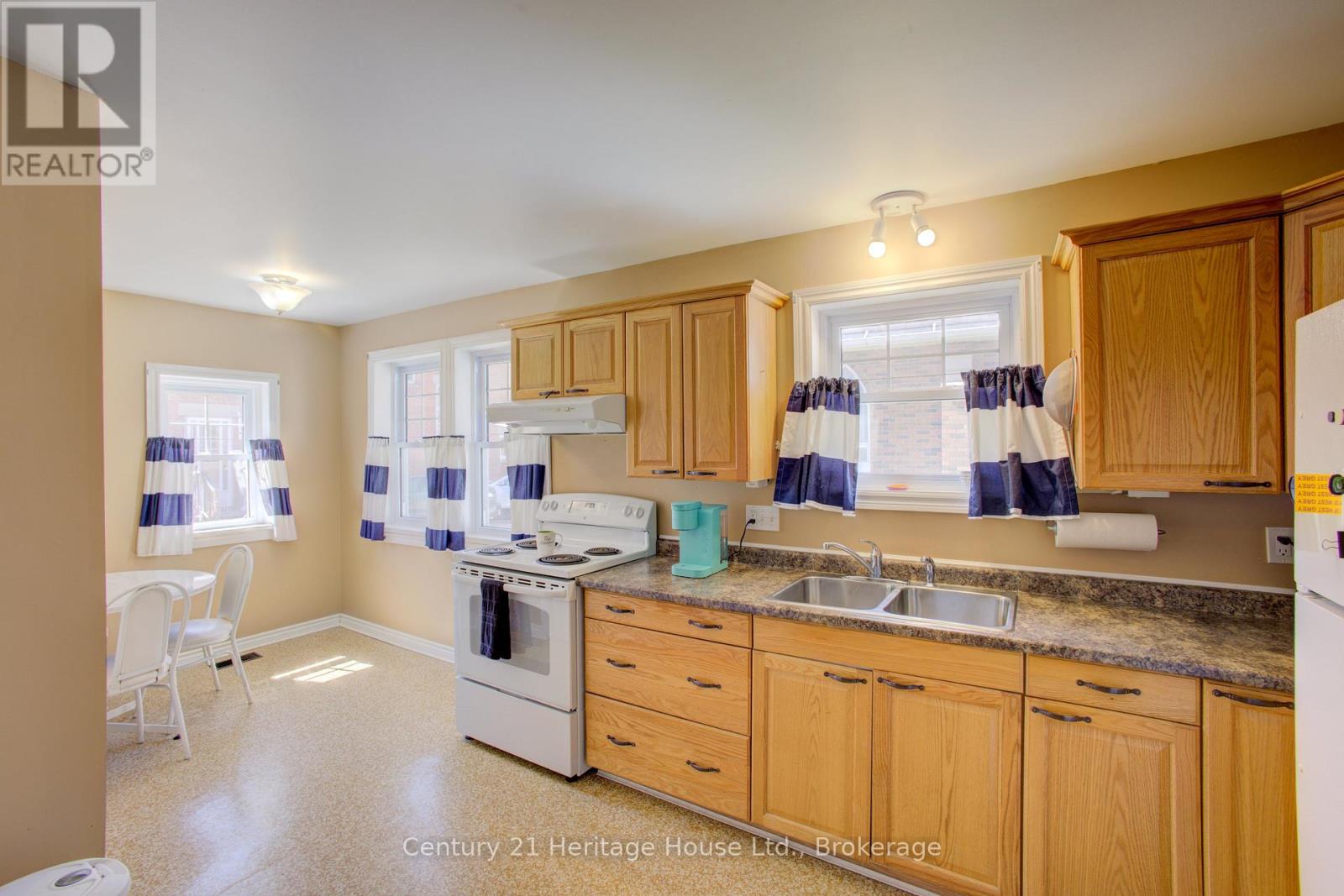 221 Lambton Street E, West Grey, Ontario  N0G 1R0 - Photo 21 - X13040940