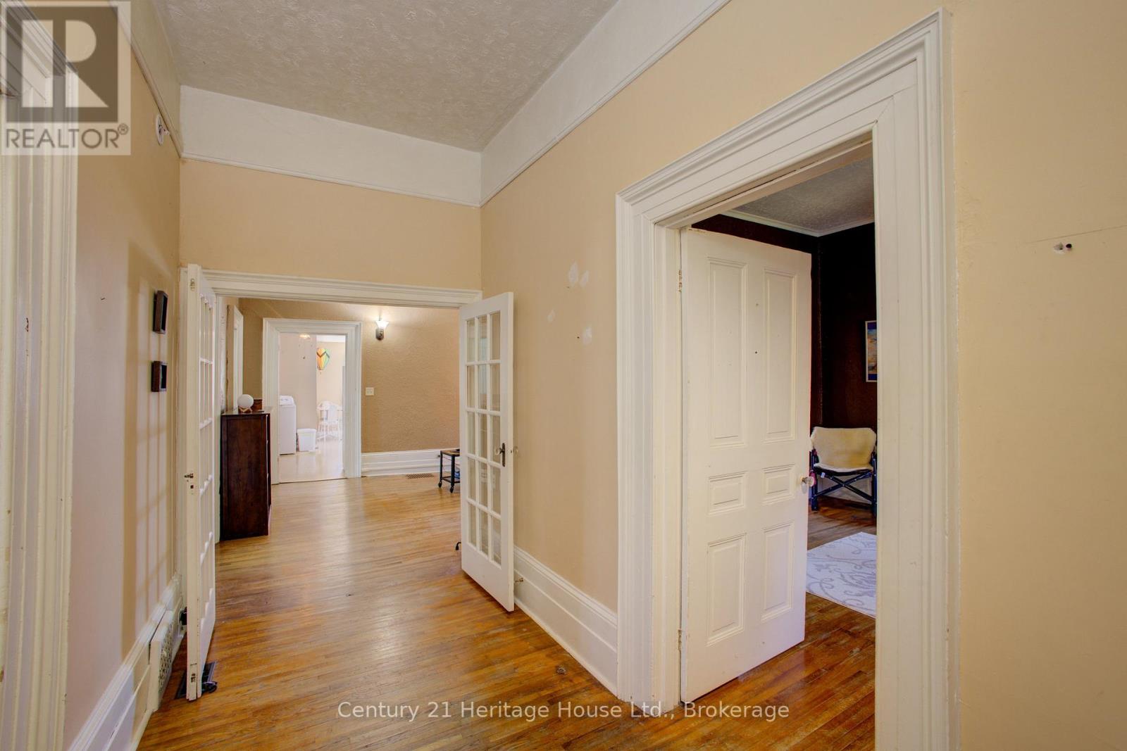 221 Lambton Street E, West Grey, Ontario  N0G 1R0 - Photo 8 - X13040940