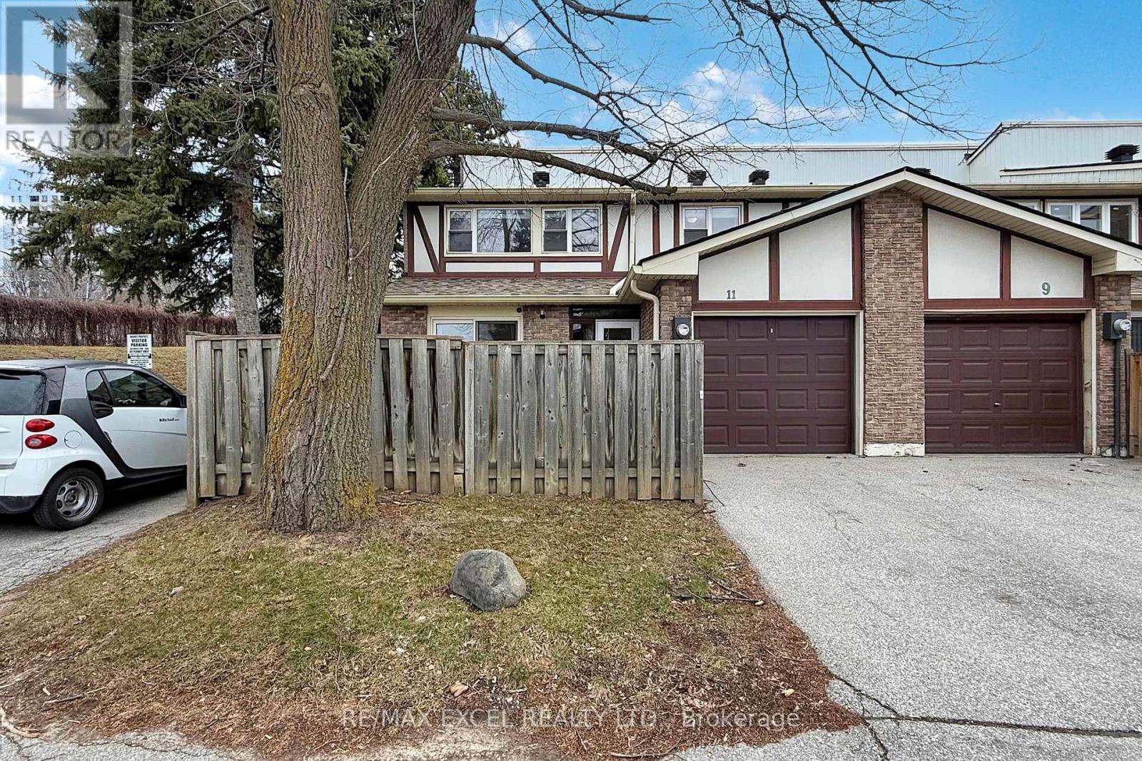 11 SAND FERNWAY, Toronto, Ontario