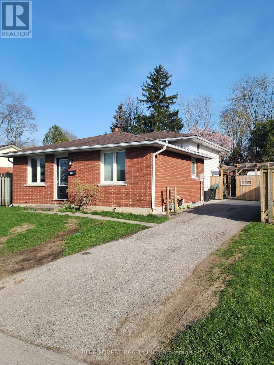 221 Admiral Drive, London East, Ontario  N5V 1H9 - Photo 1 - X12995694