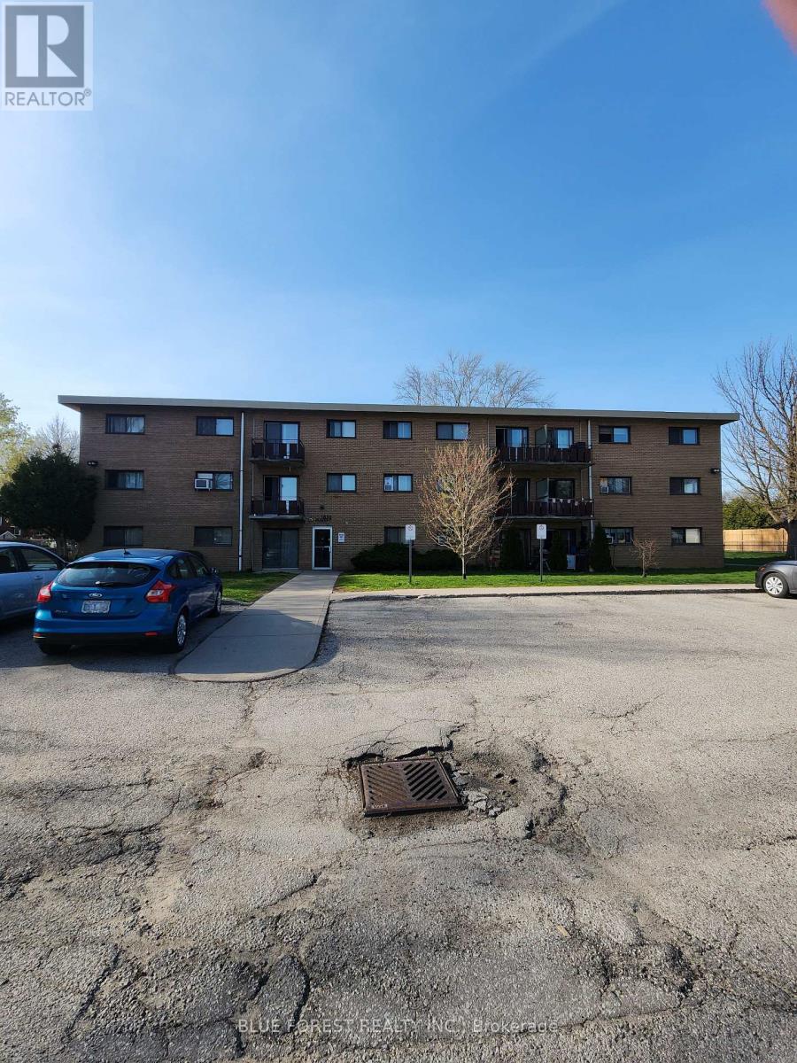 309 - 1830 Dumont Street, London East, Ontario  N5W 2S1 - Photo 2 - X12768668