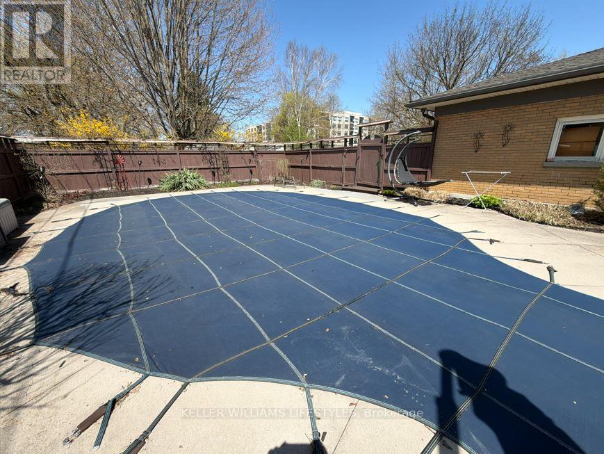 345 Glenrose Drive, London South, Ontario  N6K 2A9 - Photo 36 - X12847444