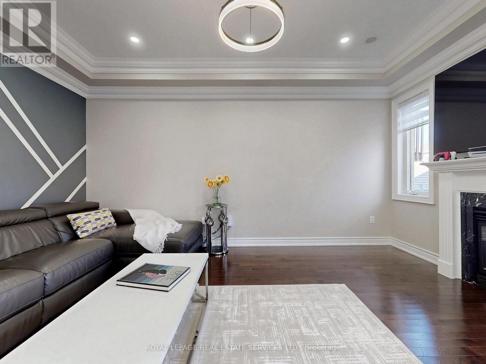 1158 Atkins Drive, Newmarket, Ontario  L3X 0A6 - Photo 5 - N13040732